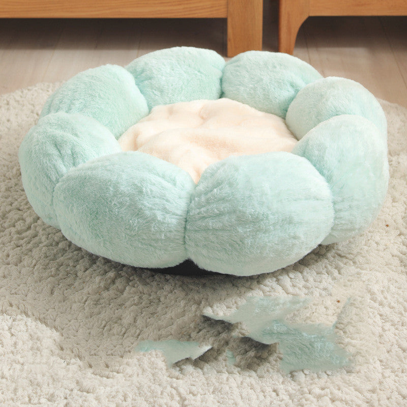 Blossom Haven: Soft Flower-Shaped Pet Bed & Blanket for Dogs and Cats